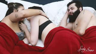 Menage com шулуун гэдсээр e сайн na сара das duas amiguinhas. (veja нь бүрэн ямар ч УЛААН)