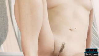 ���້ອງຫນຸ່ມຮູບແບບຜິວເນື້ອສີຂາແດງໃຫ້ເຫັນໄປຂອງນາງເຮັດໃຫ້ປະລາໃກ້ຊິດຂອງຮ່າງກາຍທີ່ມີກົ້ນຮ້ອນ