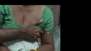 Hipanga mama ki a ia te horny tama faaite i te moenga kotahi