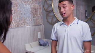 Vienna Black Mau Ia Buddy Wacking Atu ki a Ia te Ropu Pari!